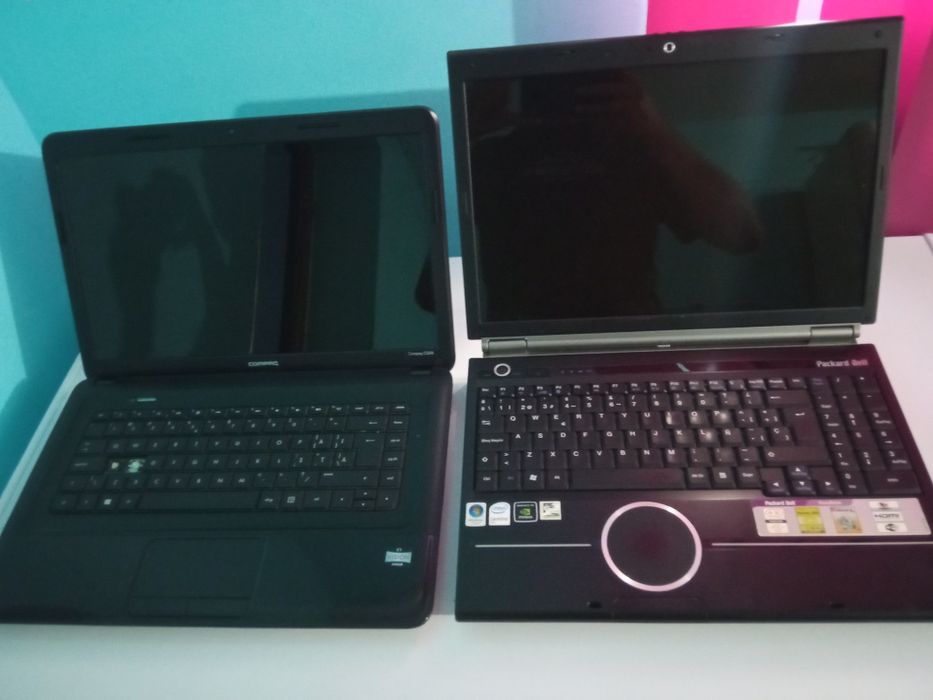 Vând sau schimb 2 laptopuri cu defect