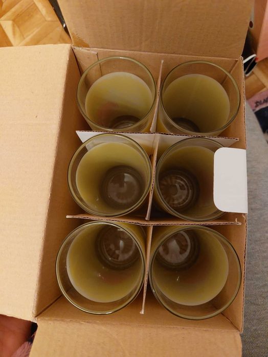 Продам набор Графин 1шт и стаканы 6шт желтого цвета