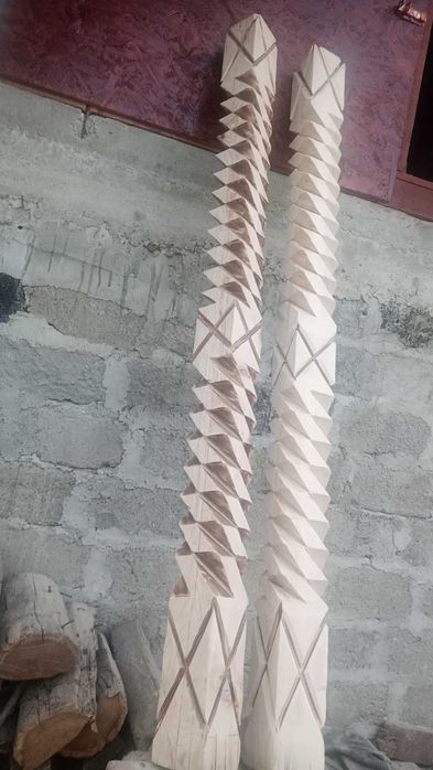 Stâlpii sculptați manual