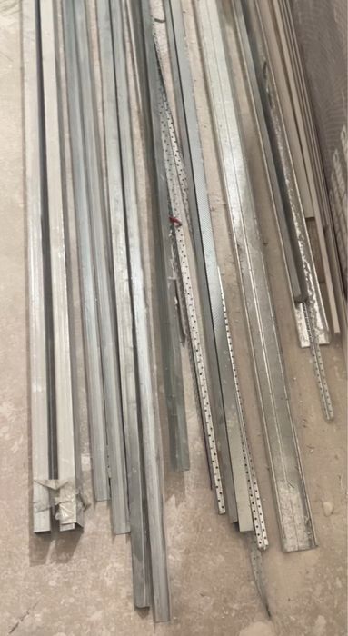 Продам профили 3 м направляющие и цельные