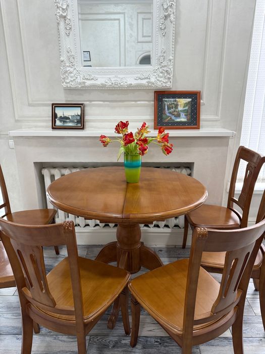 Раскладной стол и 6 стульев