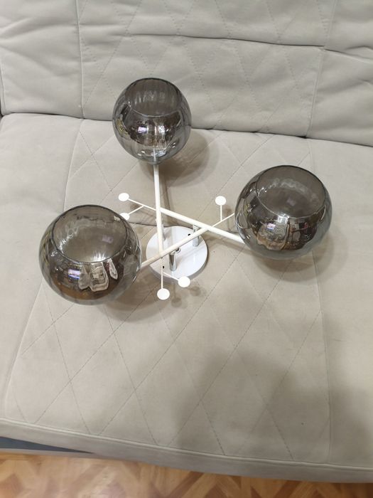 Продам люстры с круглыми плафонами