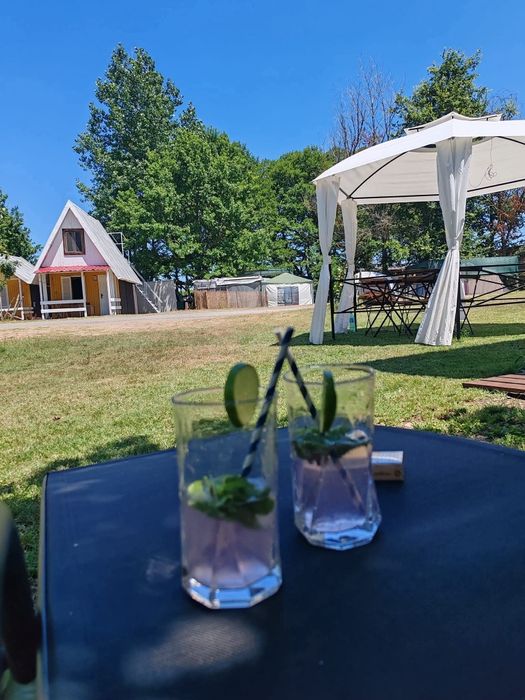 Каравана  с веранда  под наем