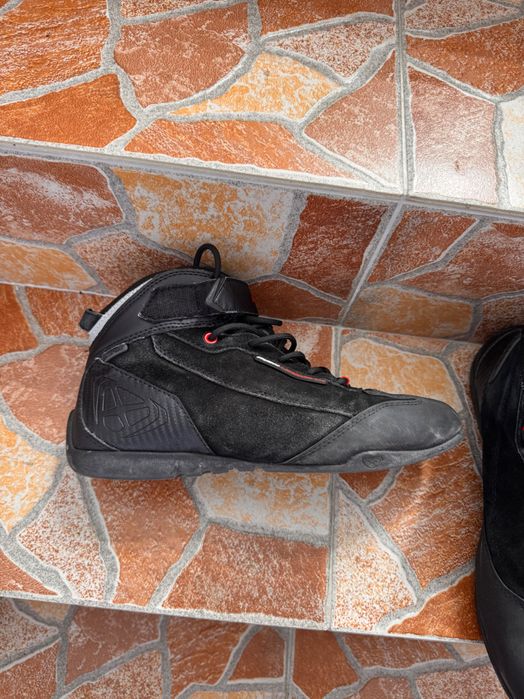 Мото боти  ixon.