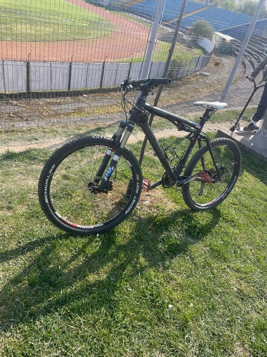 Bicicleta full suspension cube