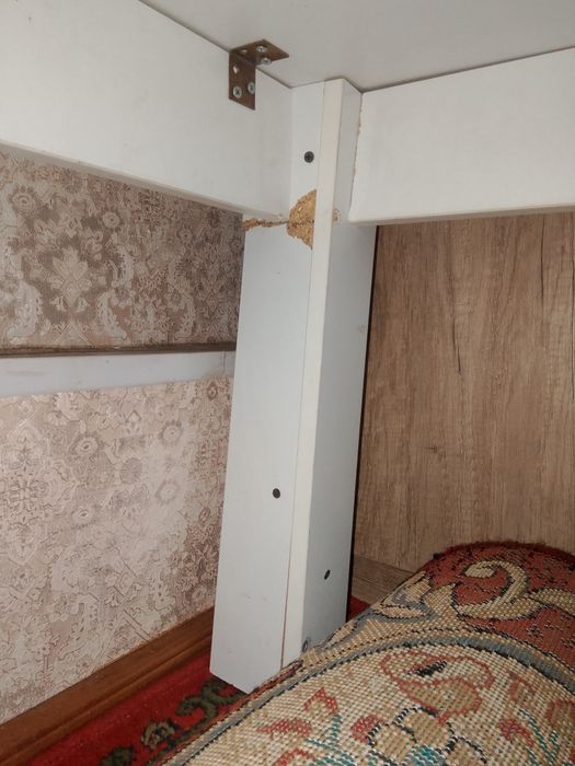 Мебель,уголок в полу хорошом состояние!