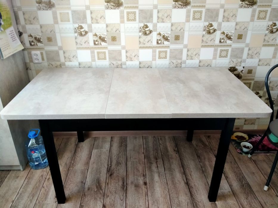 Продам кухонный стол