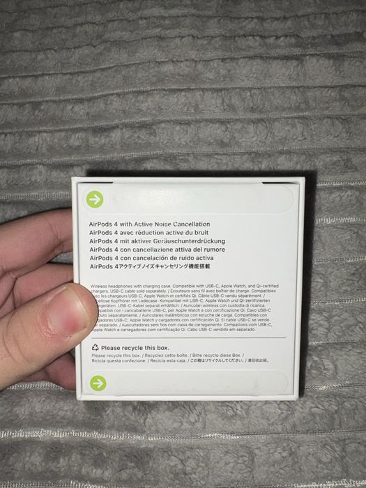 Casti airpods 4 cu anulare zgomot