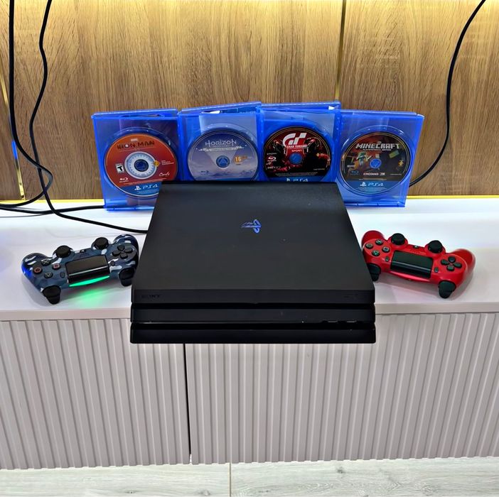 PlayStation 4 PRO 1000GB+VR+4 диска/2 MOVE/2 Геймпад