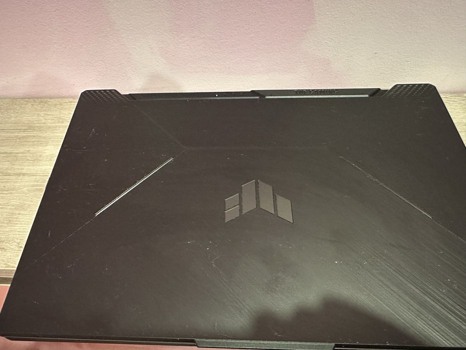 Продавам лаптоп asus
