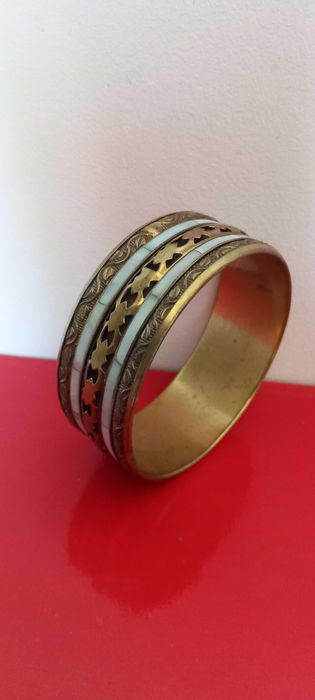 Bratara veche din alama cu sidef