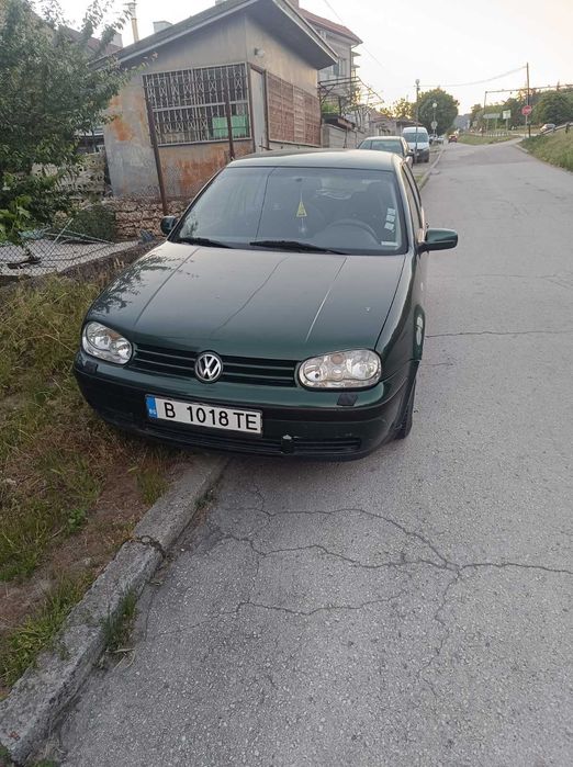 Продавам Фолцваген Голф,1.6