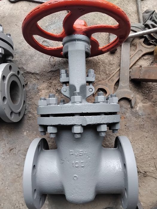 Barcha turdagi sharavoy kran, zadvishka, klapanlar mavjud