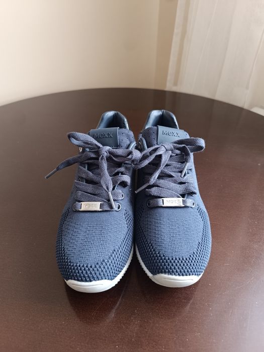 Кроссовки черные 37 и белые 38