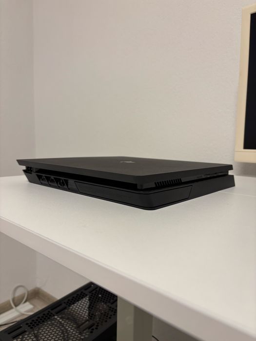 Продавам playstation 4 slim