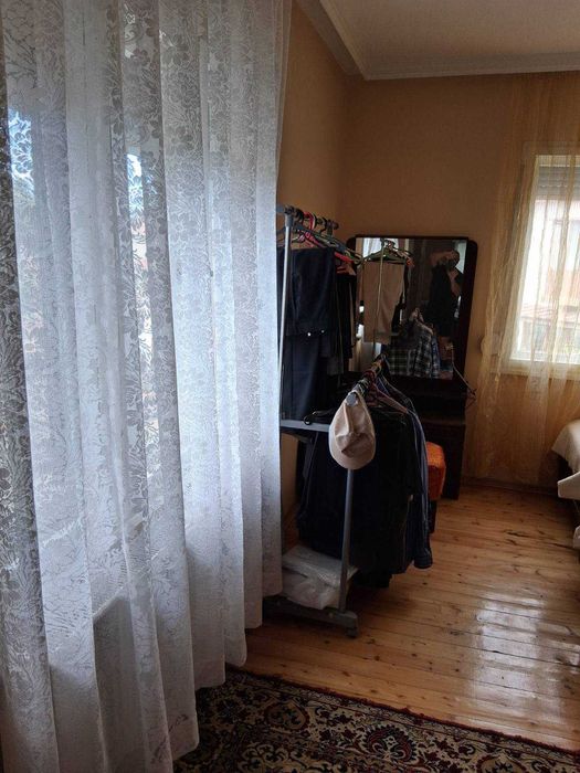Продава етажи от къща в гр. Баня