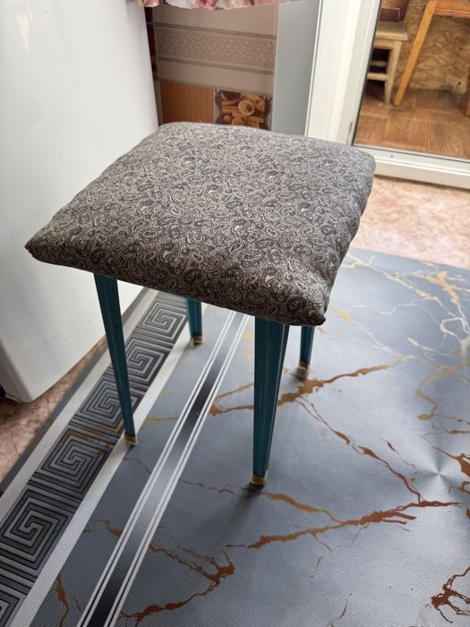 Продам Стулья ( табуретки )