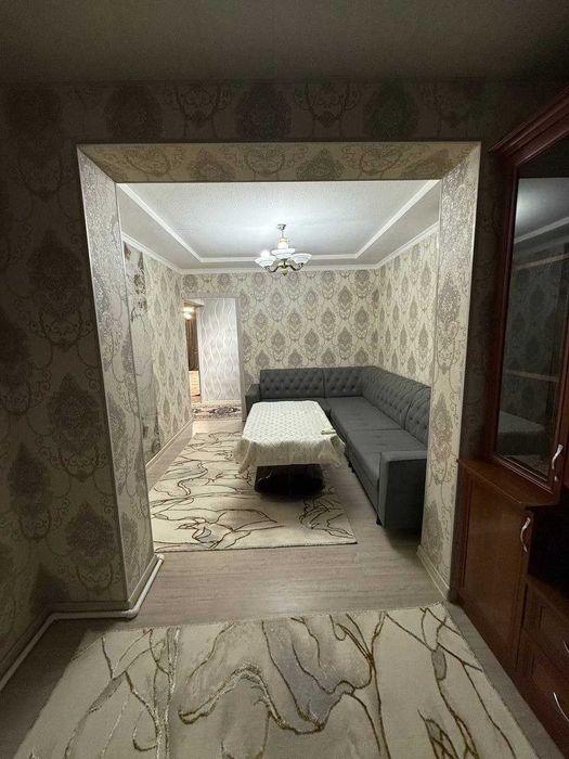 Микрарайон худудида жойлашган 4 хонали квартира сотилади