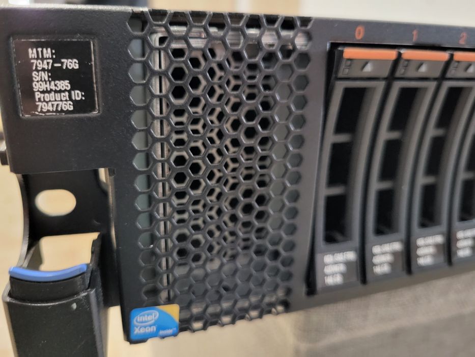 IBM System x3650 M2 server 7947-76g Intel Xeon 5550 10xHDD 146Gb SAS