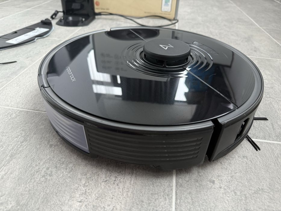 Vând robot aspirator Roborock S7 (cu mop) + set de accesorii noi