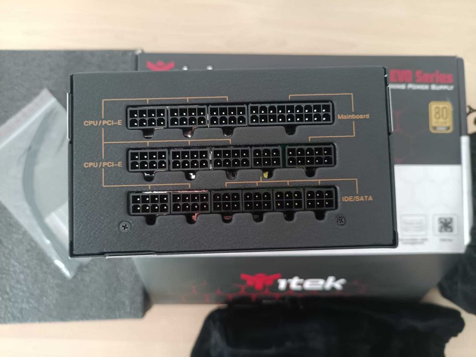 Sursa Itek 1000W 80 gold Noua Nefolosita Modulara