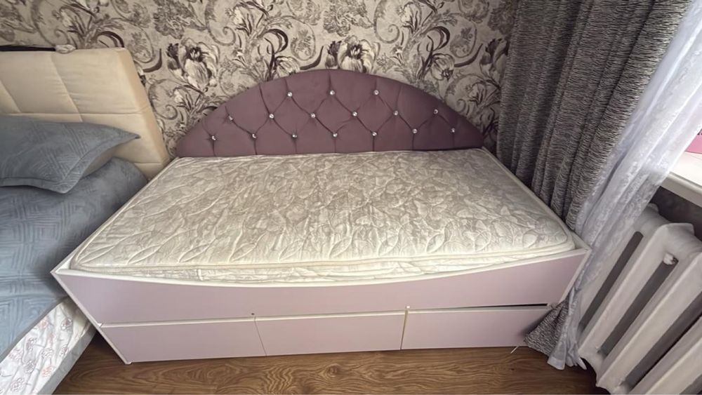 Детская кровать продам , с матрасом