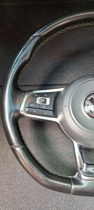 Продавам оригинален R Line волан