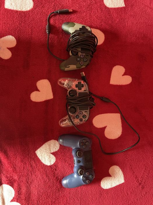 Vand ps4 in stare foarte buna