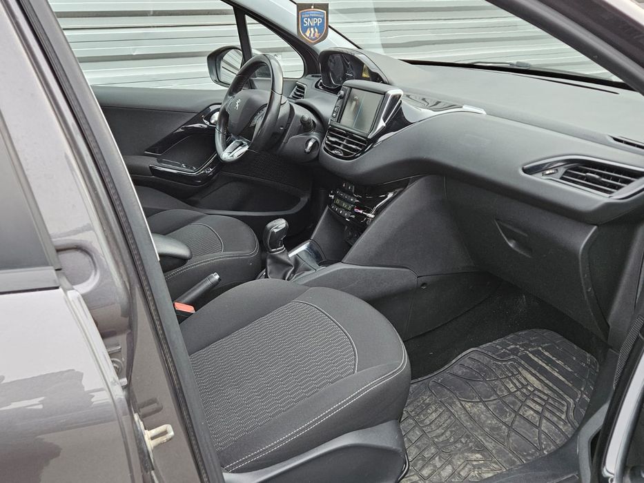 Peugeot 208/ 1.2i / 08.2019/