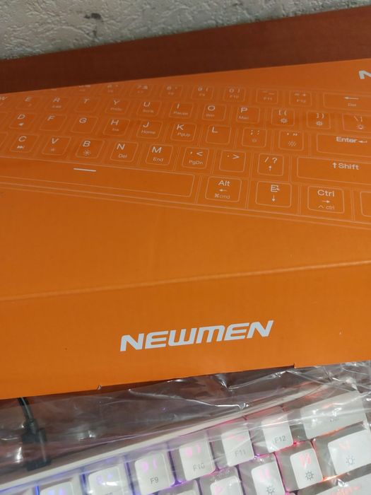 Okazie! Tastatura mecanica gaming argb,tri mode,61% layout U.S int,nou