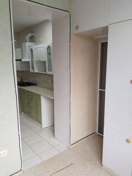 Продаётся  3 комнатная квартира 77 серии кирпичный дом.