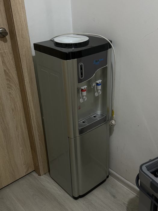 Кулер для воды в хорошем состоянии