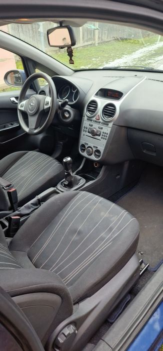 Vând opel corsa D