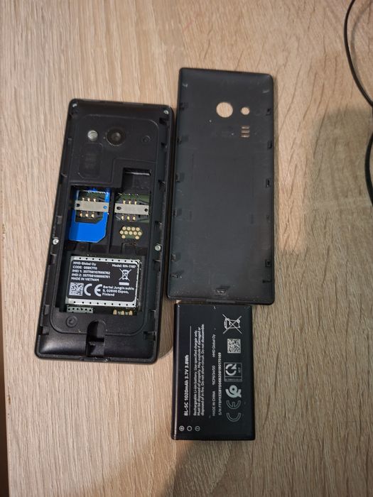 Vind telefon Nokia cu 2 cartele in stare bună.
