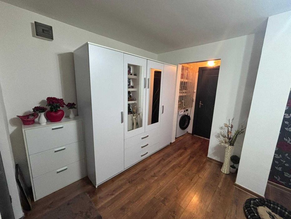 Vând apartament, 2 camere, decomandat, cartier Alfa