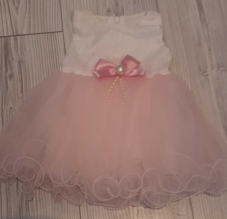 Бебешка рокличка.