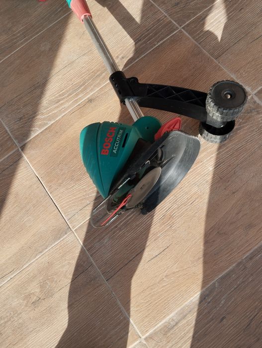 Trimer Bosch pentru gazon