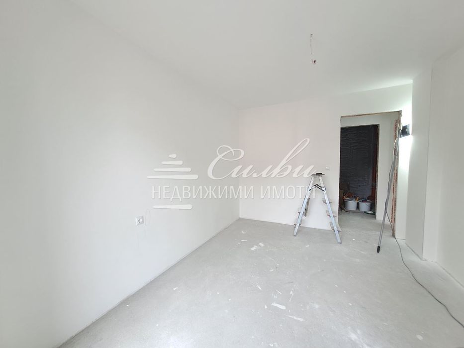 Продава се Тристаен апартамент в Шумен, 5-ти полк - 95 кв.м за 1474 €/кв.м - Снимка #1