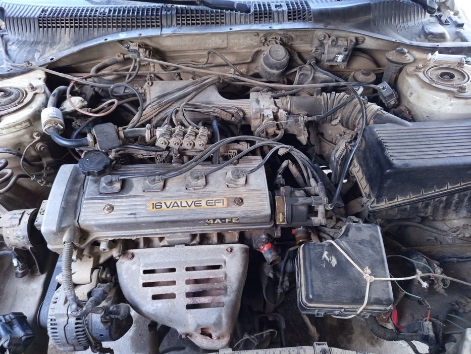 Двигатель Карина е и запчасти по кузову