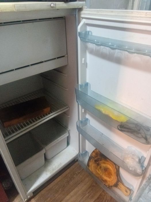 Холодильник отдам даром