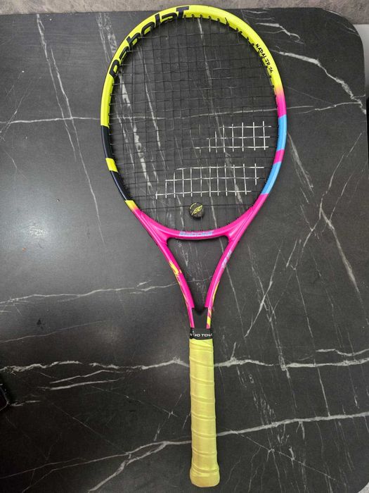 Rachete tenis copii Yonex EZONE Jr. 25 Blast Blue 2025 si Babolat Nadal Jr. 26