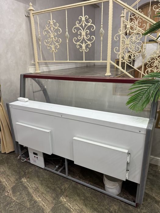 Холодильник витринный