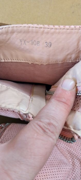 Дамски боти номер 39