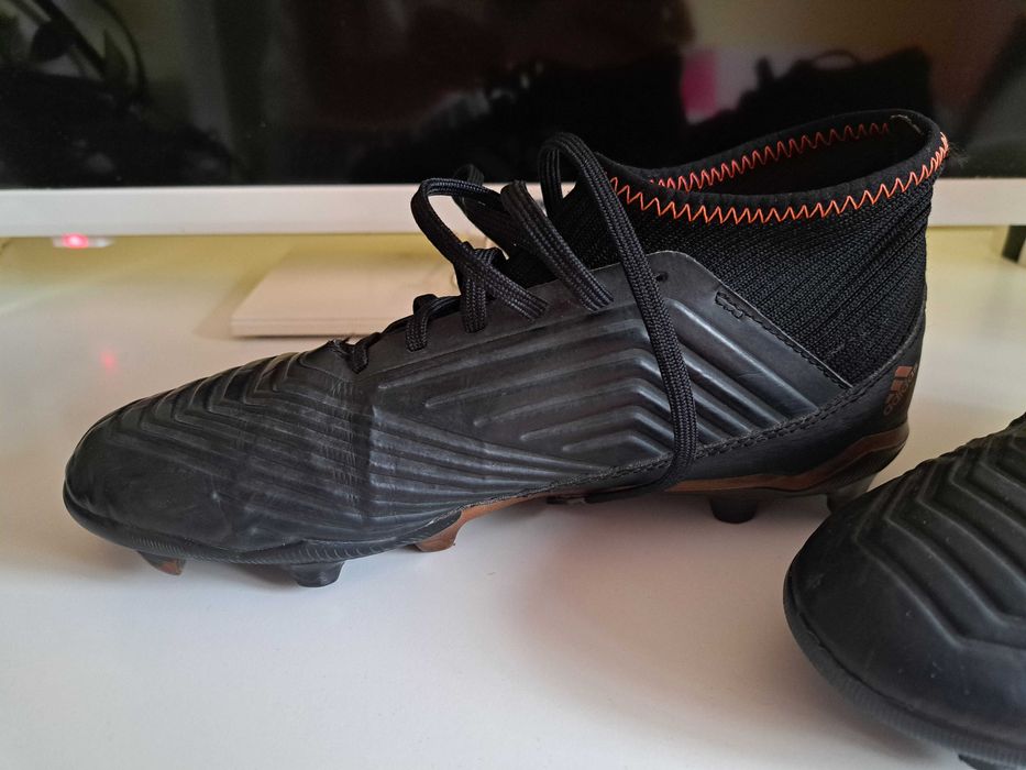 Бутонки за момче adidas (Predator)