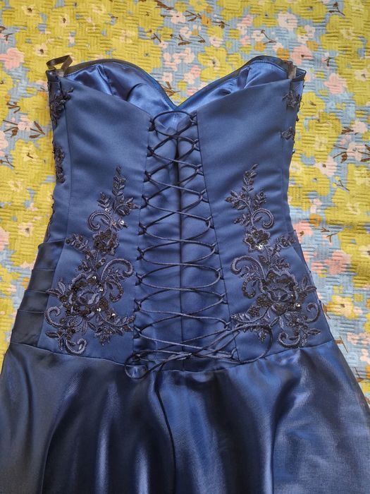 Бална рокля тип корсет