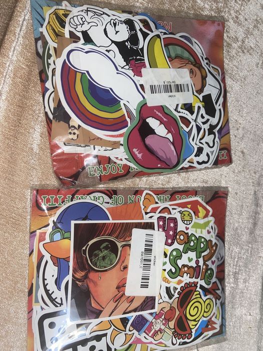 Наклейки/стикеры, 100 шт в каждой пачке.