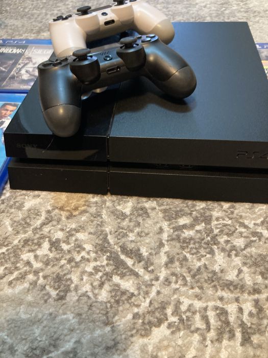 Vand Ps4 + 2 console + 4 jocuri