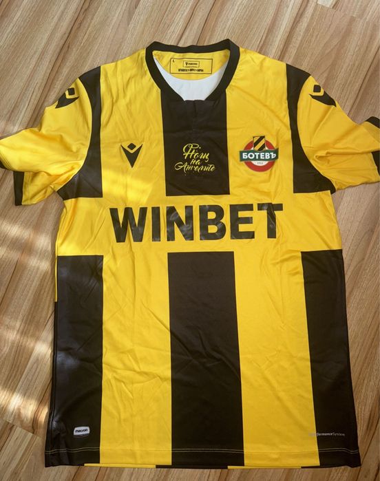 Футболен екип Ботев