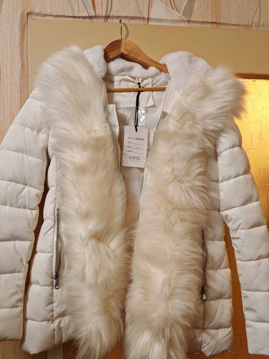 Ново бяло дамско яке с пухкава яка