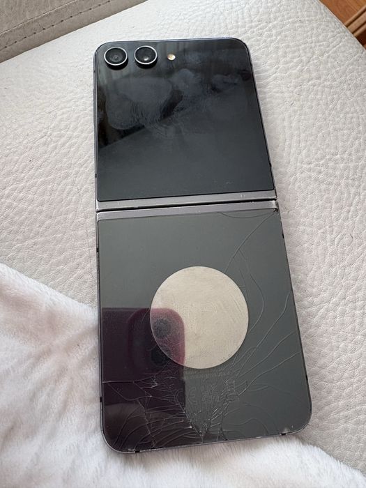 Самсунг z  флип 5  работи